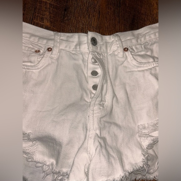 Free People We The Free Women's Size 28 White Denim Distressed Shorts Pockets - Picture 3 of 6